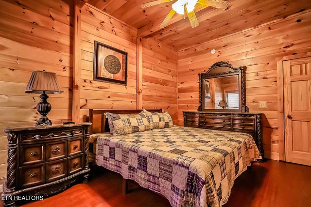 948 Black Bear Cub Way, Sevierville, TN 37862