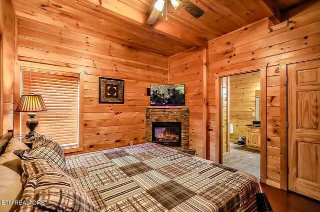 948 Black Bear Cub Way, Sevierville, TN 37862