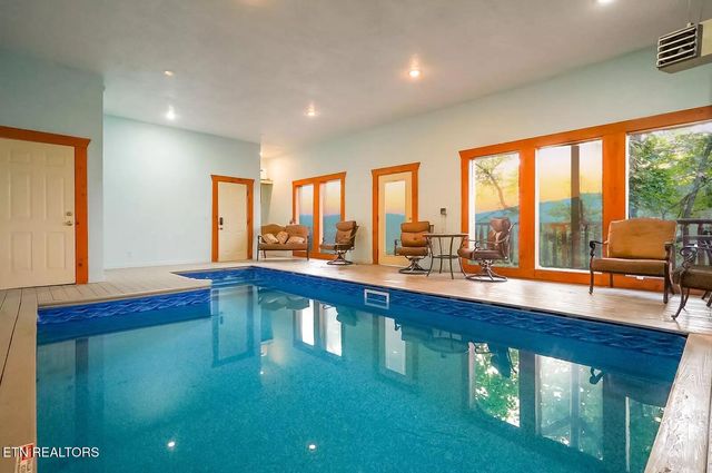 948 Black Bear Cub Way, Sevierville, TN 37862