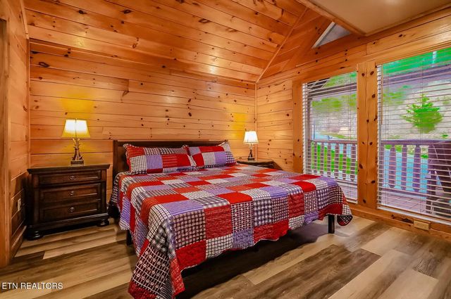 948 Black Bear Cub Way, Sevierville, TN 37862