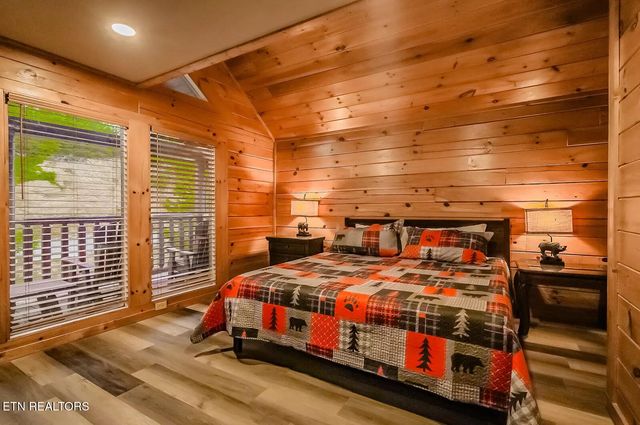 948 Black Bear Cub Way, Sevierville, TN 37862