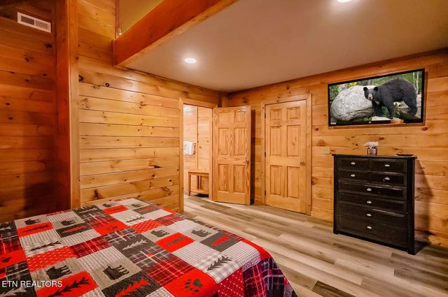 948 Black Bear Cub Way, Sevierville, TN 37862