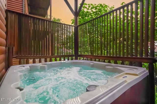 948 Black Bear Cub Way, Sevierville, TN 37862