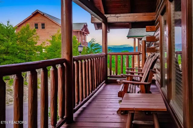 948 Black Bear Cub Way, Sevierville, TN 37862