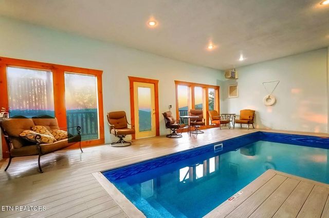 948 Black Bear Cub Way, Sevierville, TN 37862