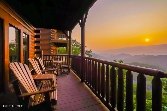 948 Black Bear Cub Way, Sevierville, TN 37862