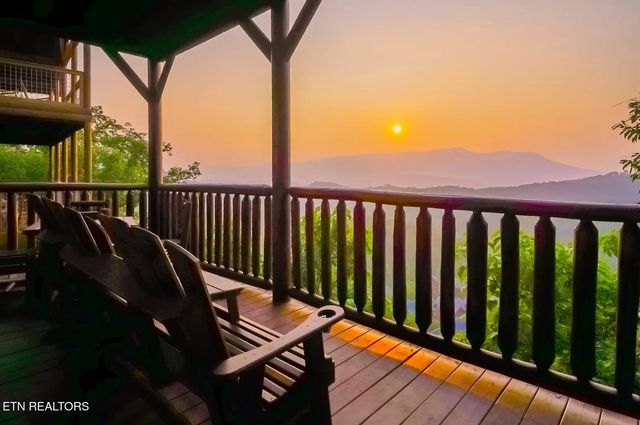 948 Black Bear Cub Way, Sevierville, TN 37862