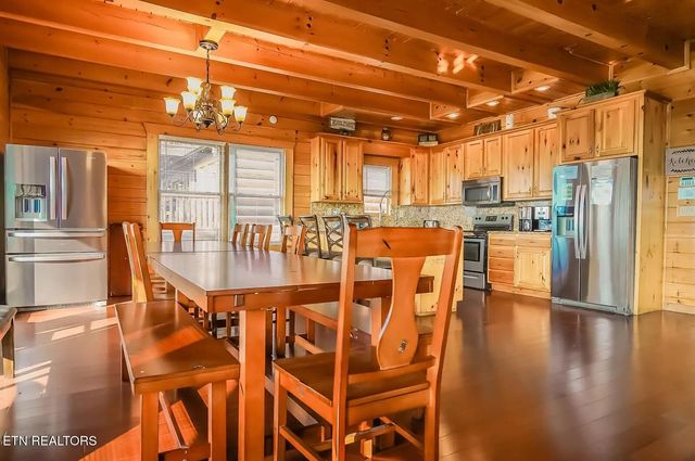 948 Black Bear Cub Way, Sevierville, TN 37862