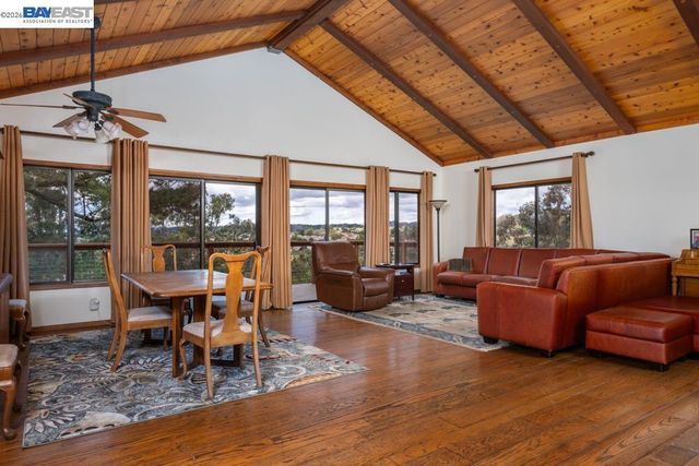 6727 Sunnyslope Ave, Castro Valley, CA 94552