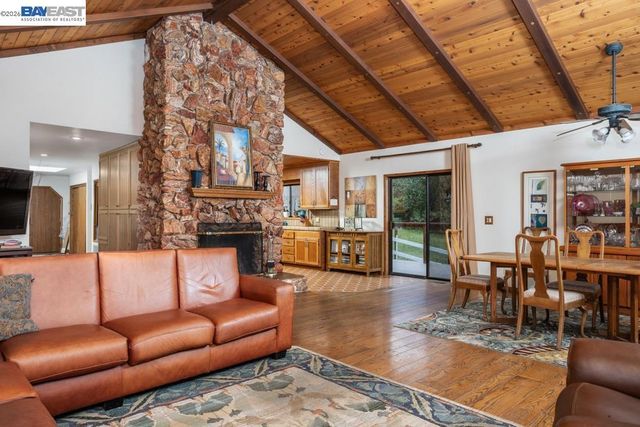 6727 Sunnyslope Ave, Castro Valley, CA 94552