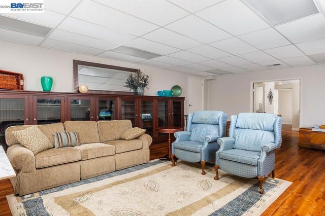 6727 Sunnyslope Ave, Castro Valley, CA 94552