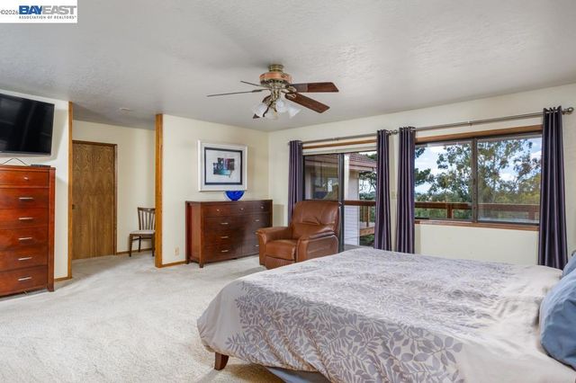 6727 Sunnyslope Ave, Castro Valley, CA 94552