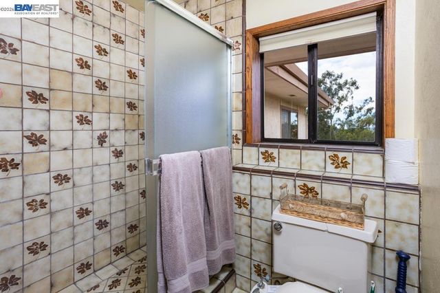 6727 Sunnyslope Ave, Castro Valley, CA 94552