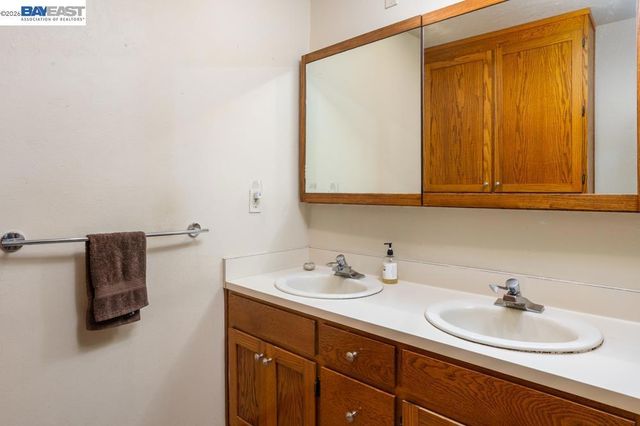 6727 Sunnyslope Ave, Castro Valley, CA 94552