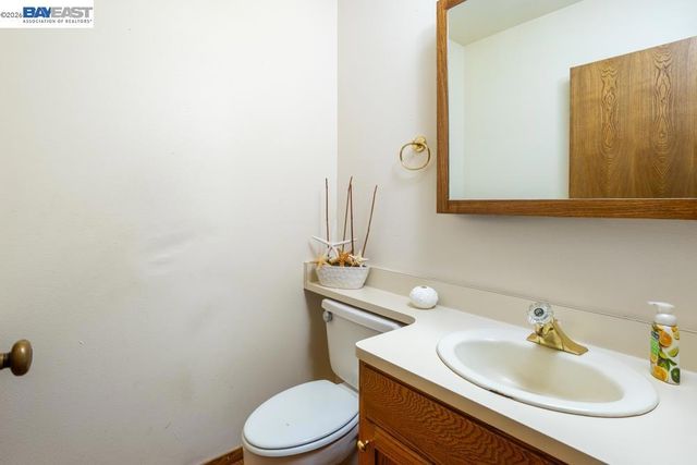 6727 Sunnyslope Ave, Castro Valley, CA 94552