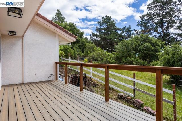 6727 Sunnyslope Ave, Castro Valley, CA 94552