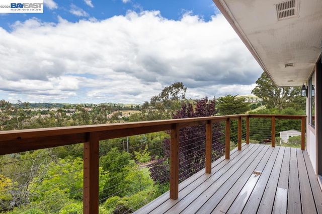 6727 Sunnyslope Ave, Castro Valley, CA 94552