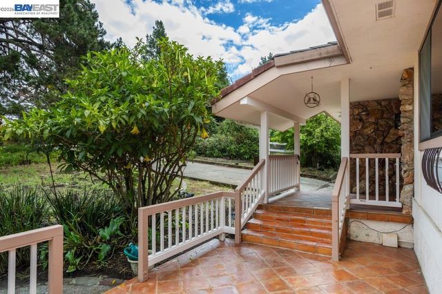 6727 Sunnyslope Ave, Castro Valley, CA 94552