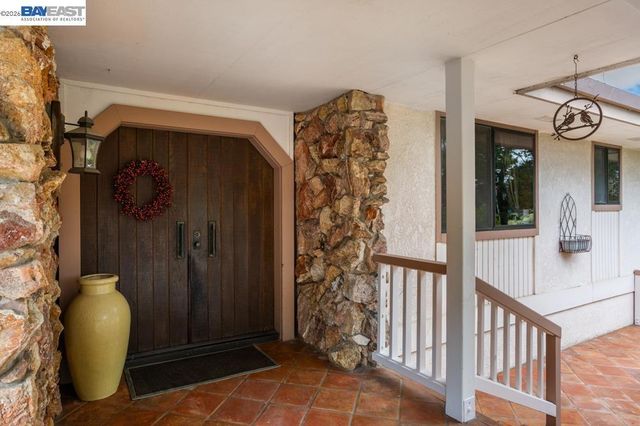 6727 Sunnyslope Ave, Castro Valley, CA 94552