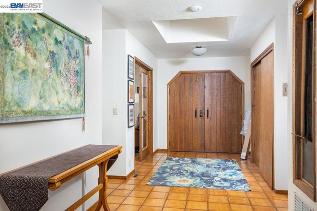 6727 Sunnyslope Ave, Castro Valley, CA 94552