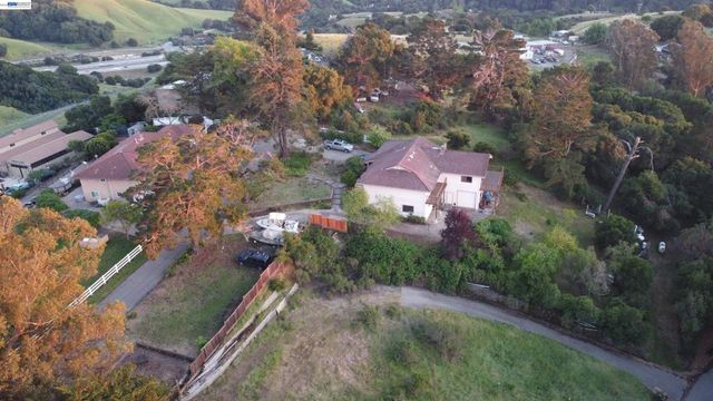 6727 Sunnyslope Ave, Castro Valley, CA 94552