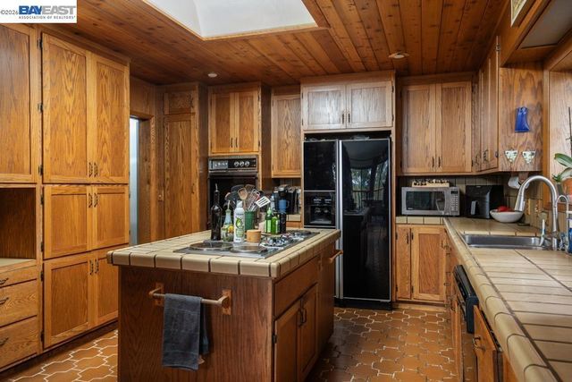 6727 Sunnyslope Ave, Castro Valley, CA 94552