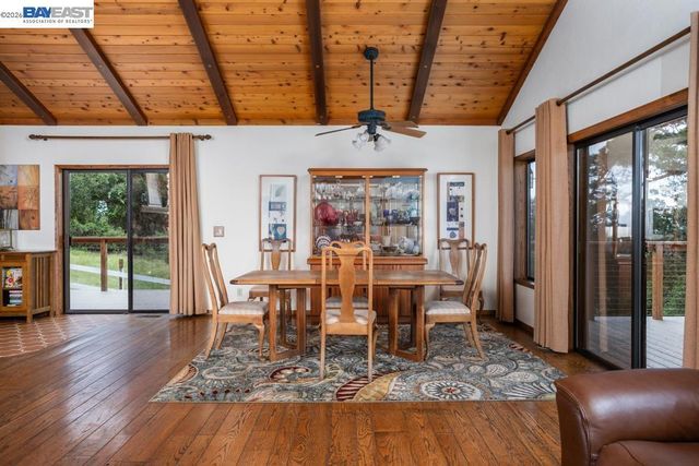 6727 Sunnyslope Ave, Castro Valley, CA 94552