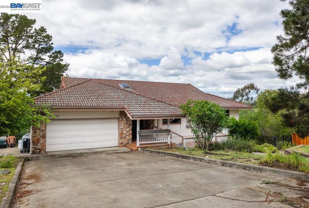 Image 1 of property listing at 6727 Sunnyslope Ave, Castro Valley, CA 94552