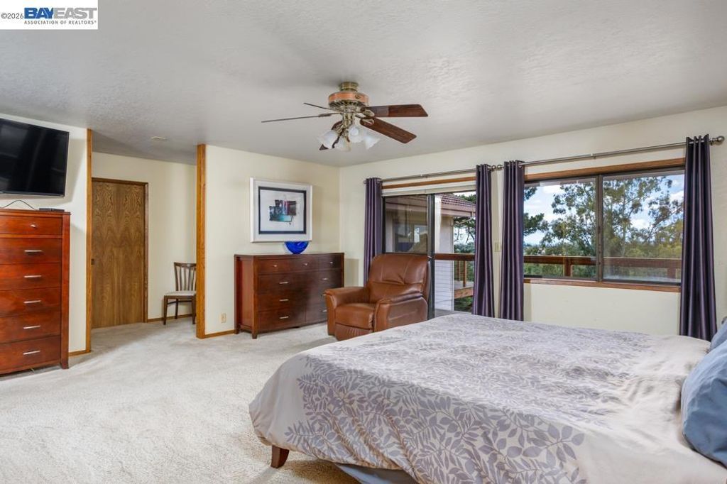 Image 20 of property listing at 6727 Sunnyslope Ave, Castro Valley, CA 94552