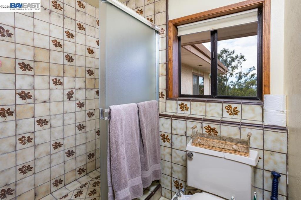 Image 24 of property listing at 6727 Sunnyslope Ave, Castro Valley, CA 94552