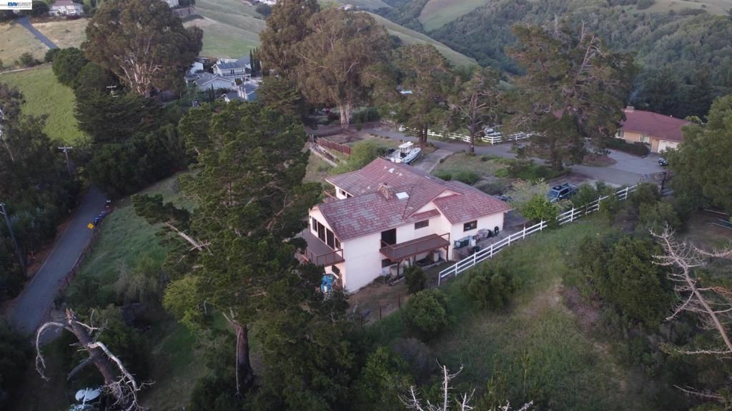 Image 37 of property listing at 6727 Sunnyslope Ave, Castro Valley, CA 94552