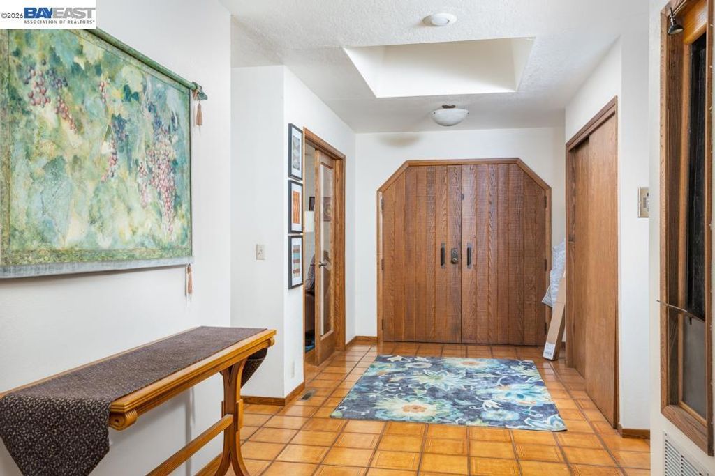 Image 5 of property listing at 6727 Sunnyslope Ave, Castro Valley, CA 94552