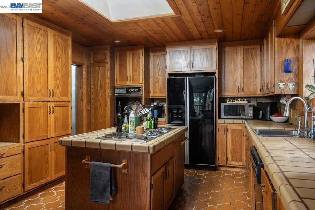 Image 7 of property listing at 6727 Sunnyslope Ave, Castro Valley, CA 94552