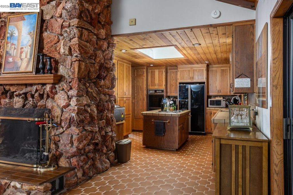 Image 8 of property listing at 6727 Sunnyslope Ave, Castro Valley, CA 94552