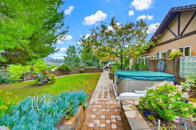 10044 Silver Creek Ln, El Cajon, CA 92021