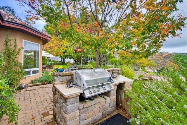 10044 Silver Creek Ln, El Cajon, CA 92021