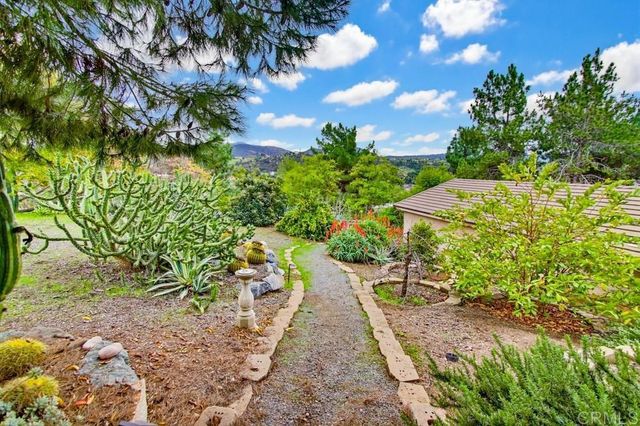 10044 Silver Creek Ln, El Cajon, CA 92021