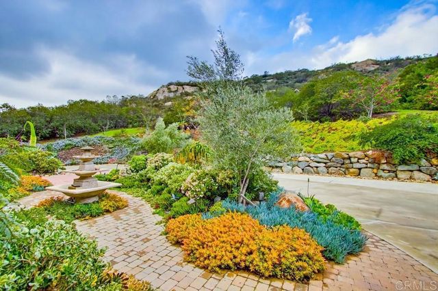 10044 Silver Creek Ln, El Cajon, CA 92021