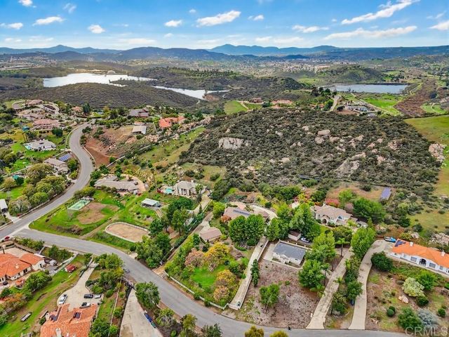 10044 Silver Creek Ln, El Cajon, CA 92021