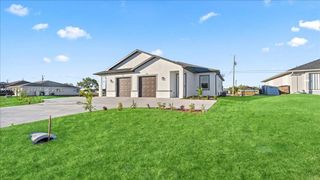 826/828 DIPLOMAT PKWY E, Cape Coral, FL 33909