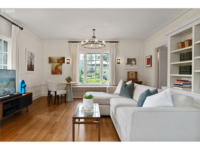 4121 Sw ARTHUR Way, Portland, OR 97221