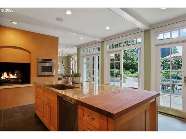4121 Sw ARTHUR Way, Portland, OR 97221