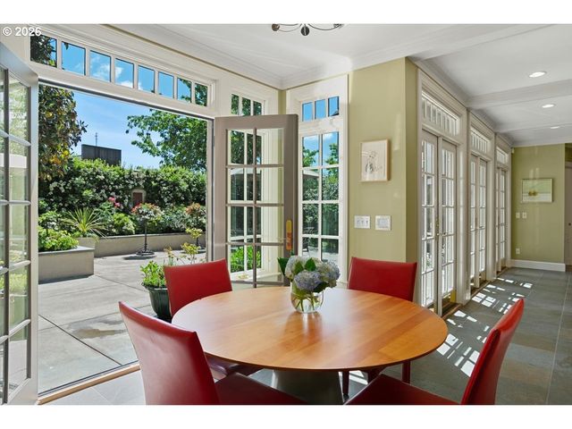 4121 Sw ARTHUR Way, Portland, OR 97221