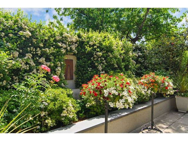 4121 Sw ARTHUR Way, Portland, OR 97221