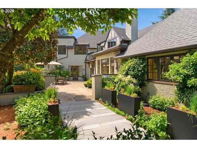 4121 Sw ARTHUR Way, Portland, OR 97221