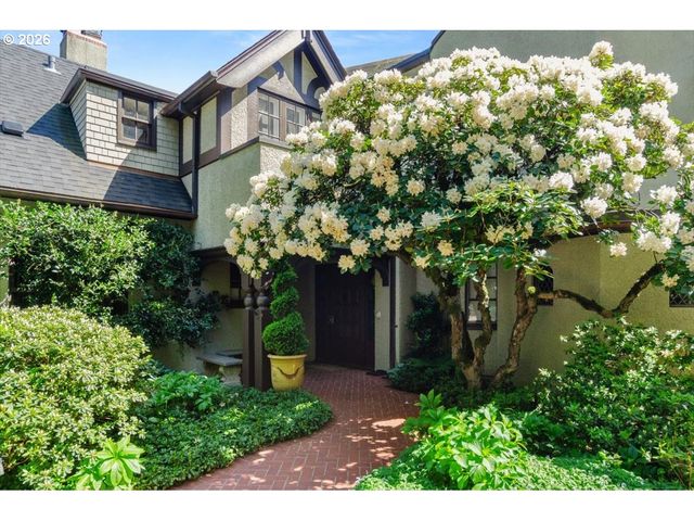 4121 Sw ARTHUR Way, Portland, OR 97221