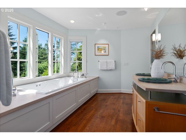 4121 Sw ARTHUR Way, Portland, OR 97221