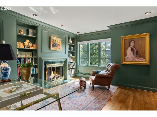 4121 Sw ARTHUR Way, Portland, OR 97221