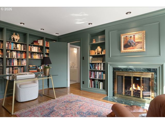4121 Sw ARTHUR Way, Portland, OR 97221