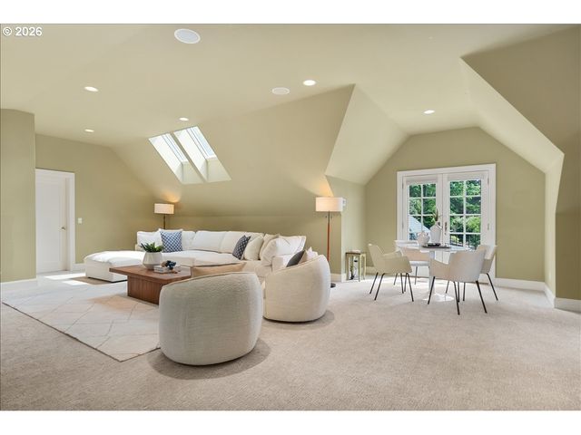 4121 Sw ARTHUR Way, Portland, OR 97221